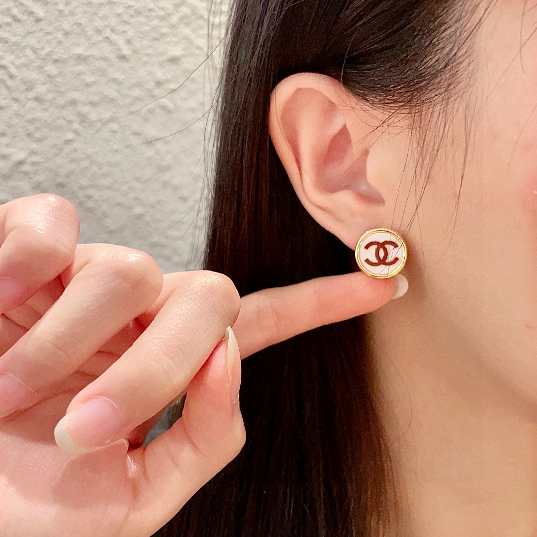  香奈儿✨经典双C耳钉