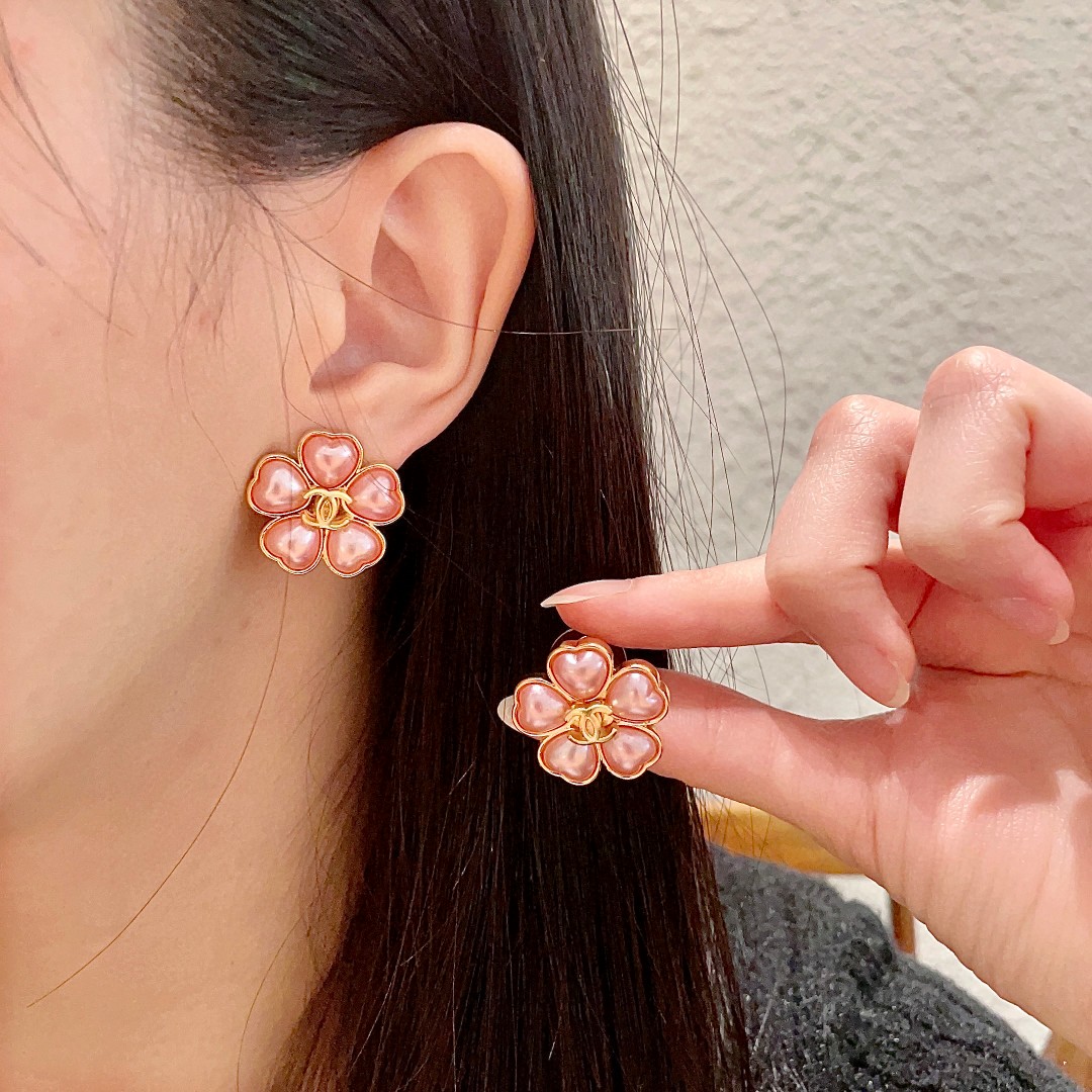  香奈儿✨山茶花🌸双C耳钉