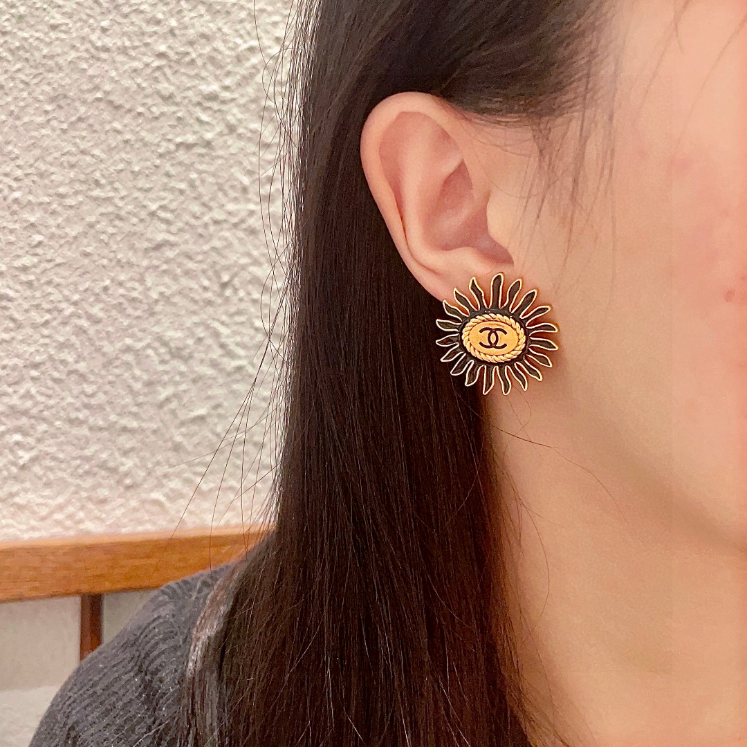  香奈儿✨太阳双C耳钉