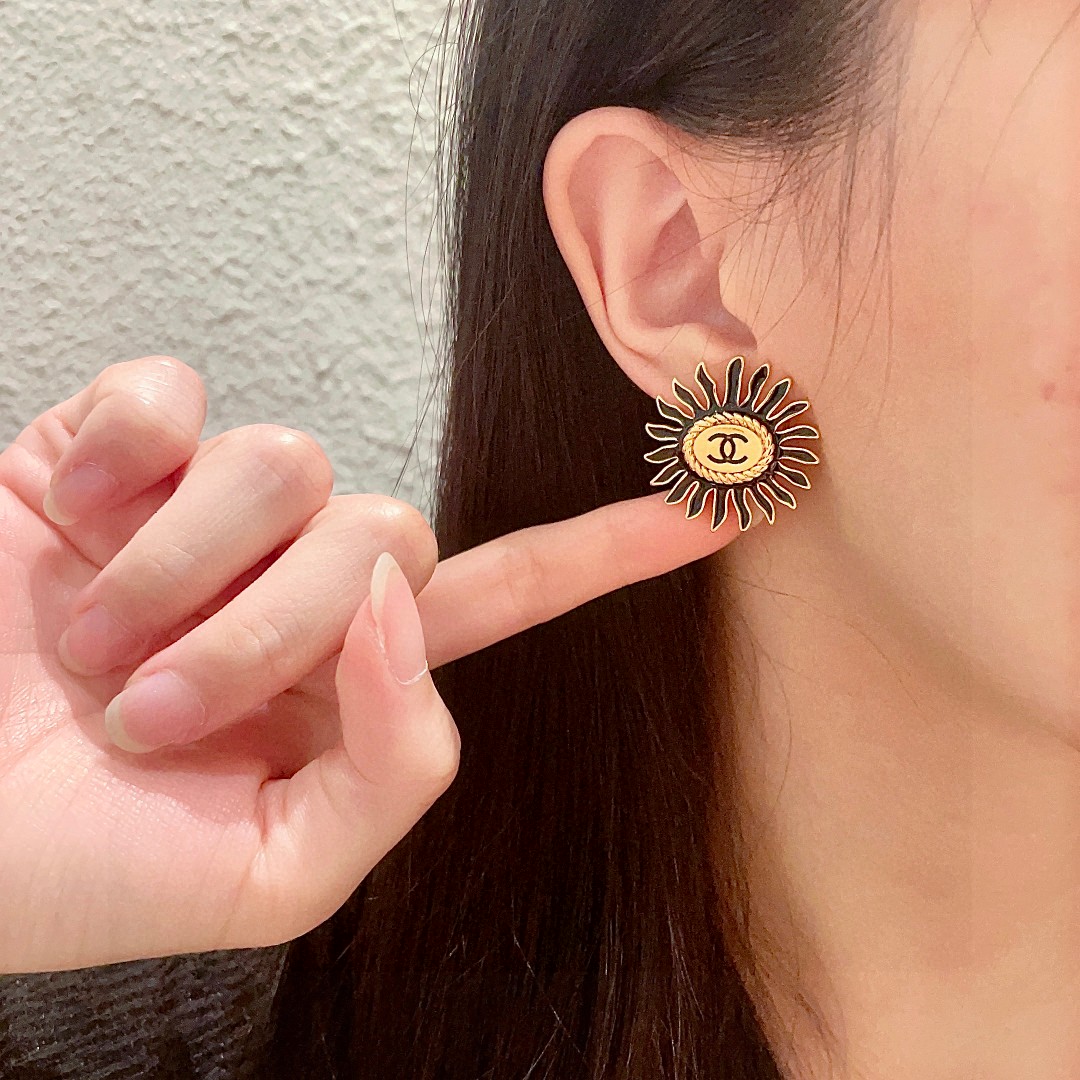  香奈儿✨太阳双C耳钉