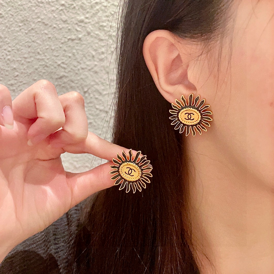  香奈儿✨太阳双C耳钉