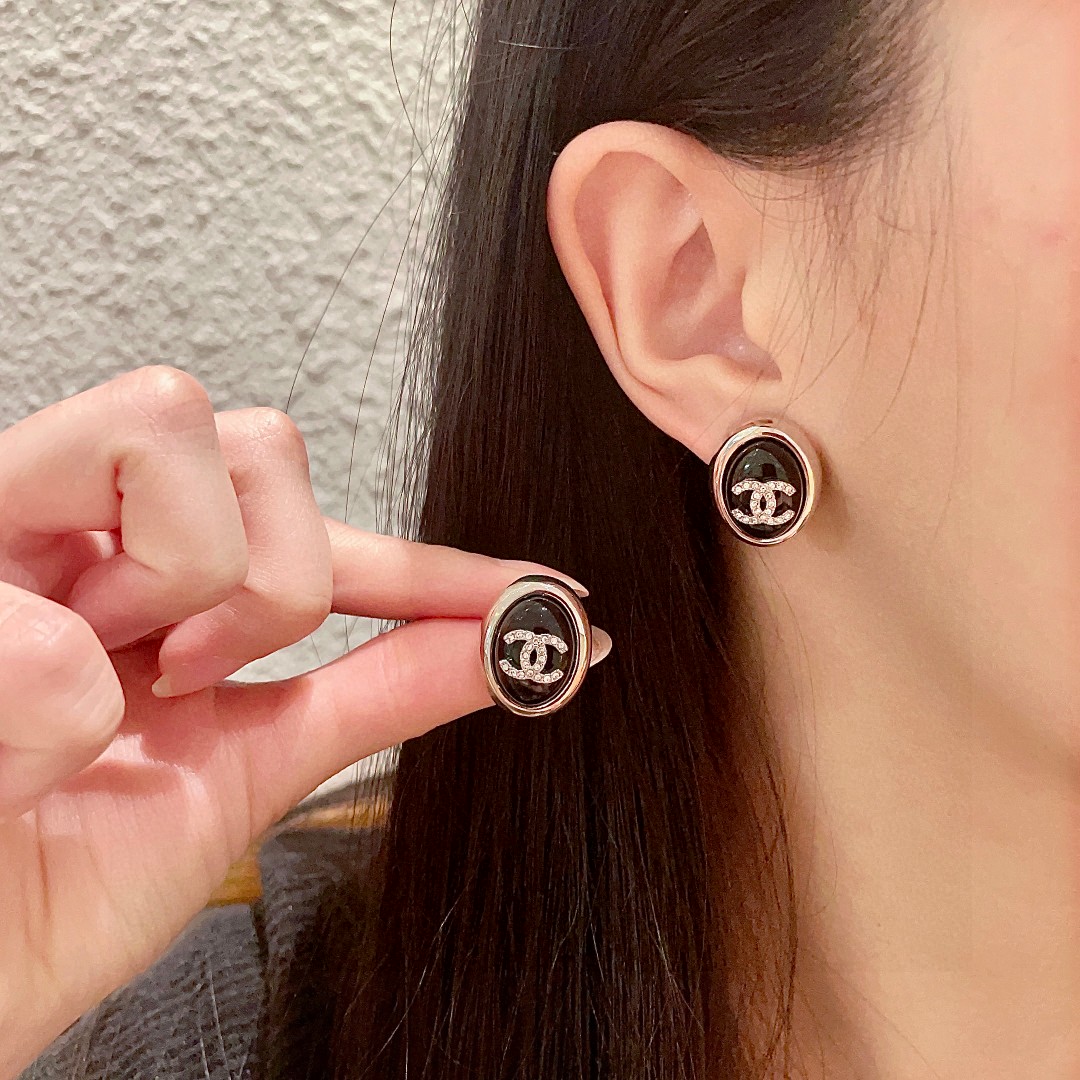  香奈儿✨双C镶钻耳钉