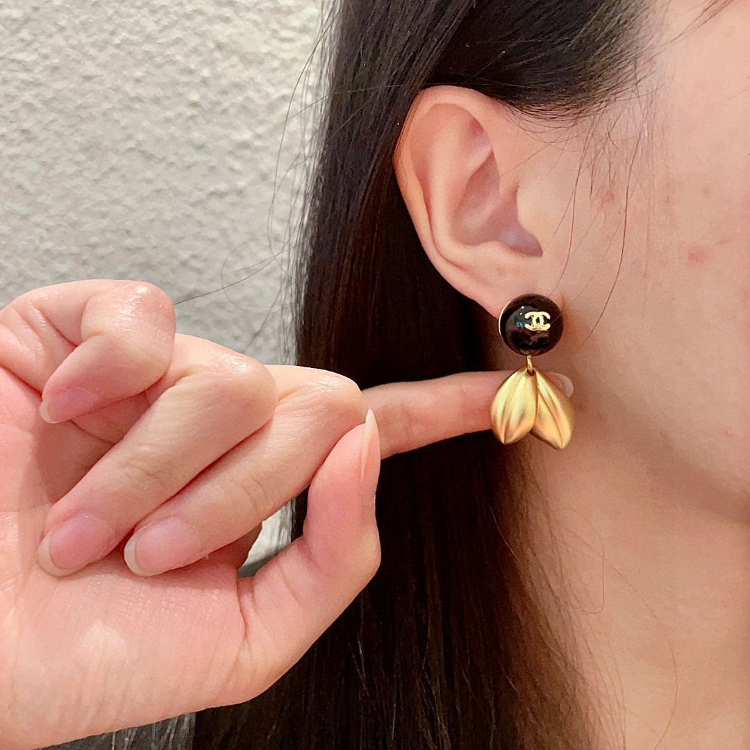 香奈儿✨双C耳环