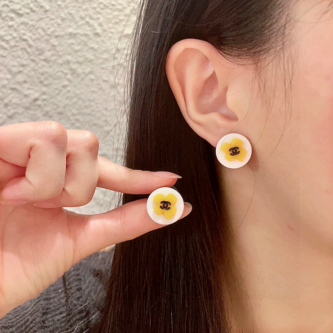  香奈儿✨山茶花双C耳钉