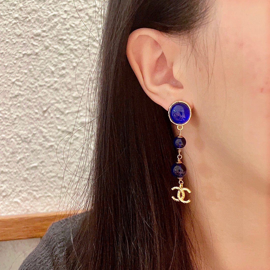   香奈儿✨彩色珠子双C耳环