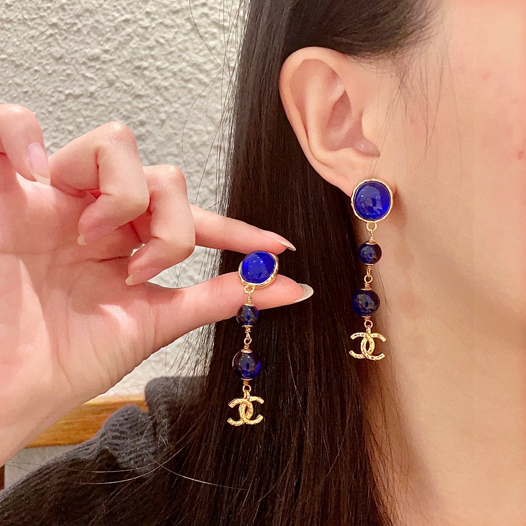   香奈儿✨彩色珠子双C耳环