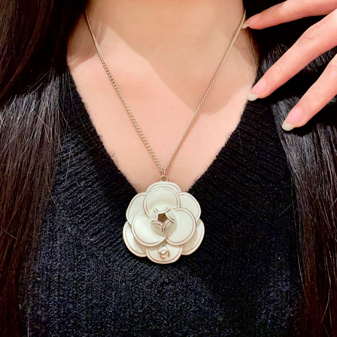  香奈儿✨山茶花🌸双C项链