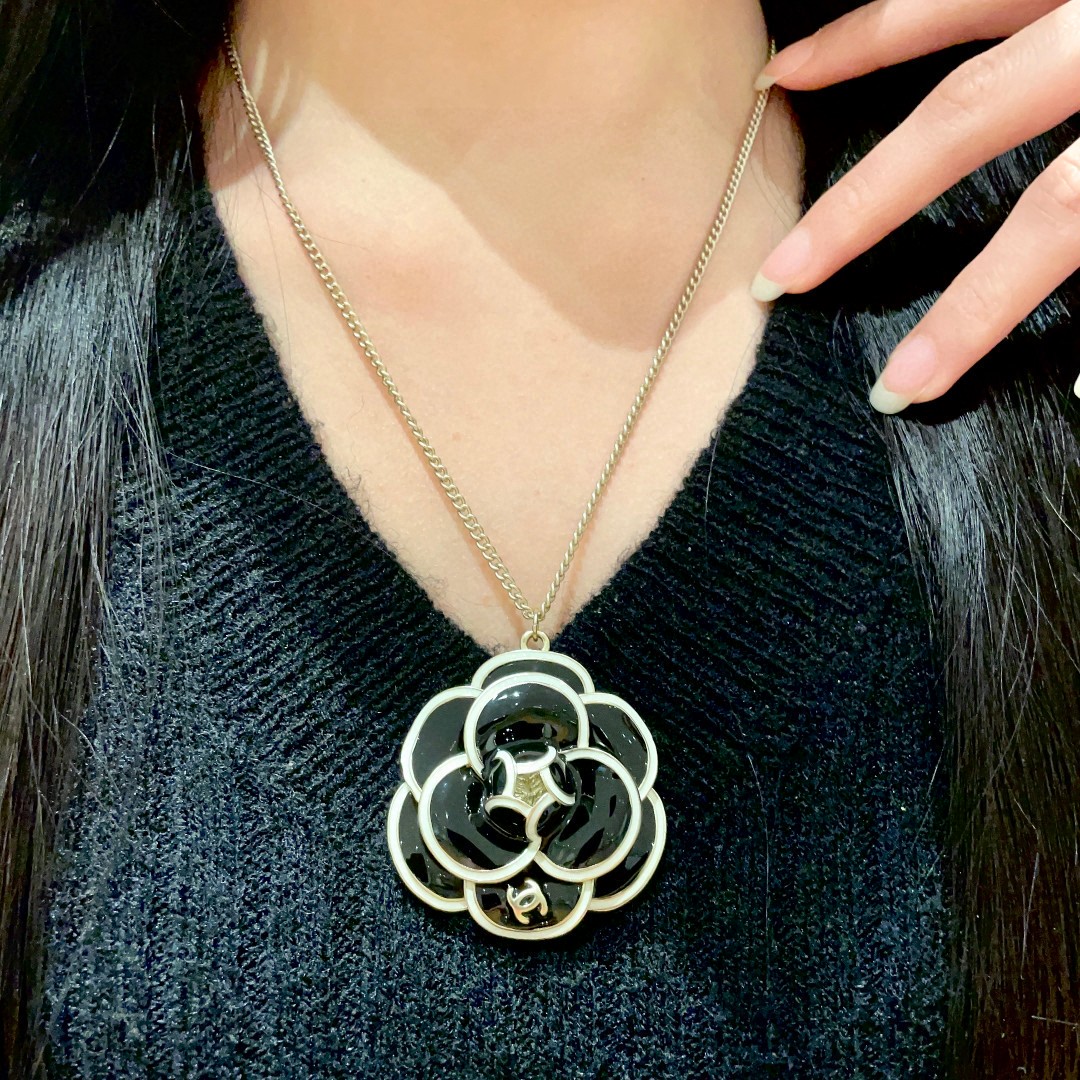  香奈儿✨山茶花🌸双C项链