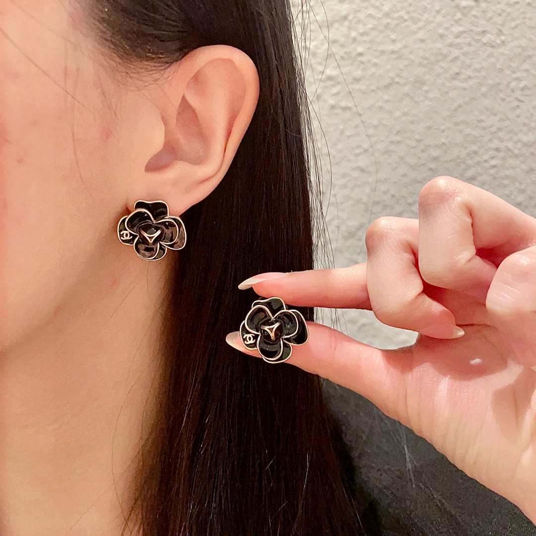  香奈儿✨山茶花🌸双C耳钉