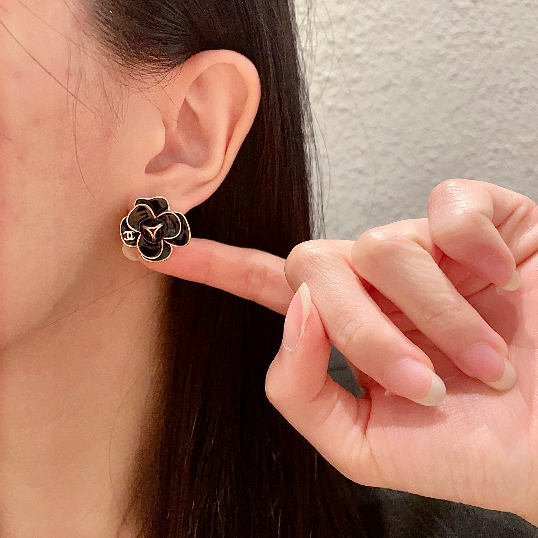  香奈儿✨山茶花🌸双C耳钉