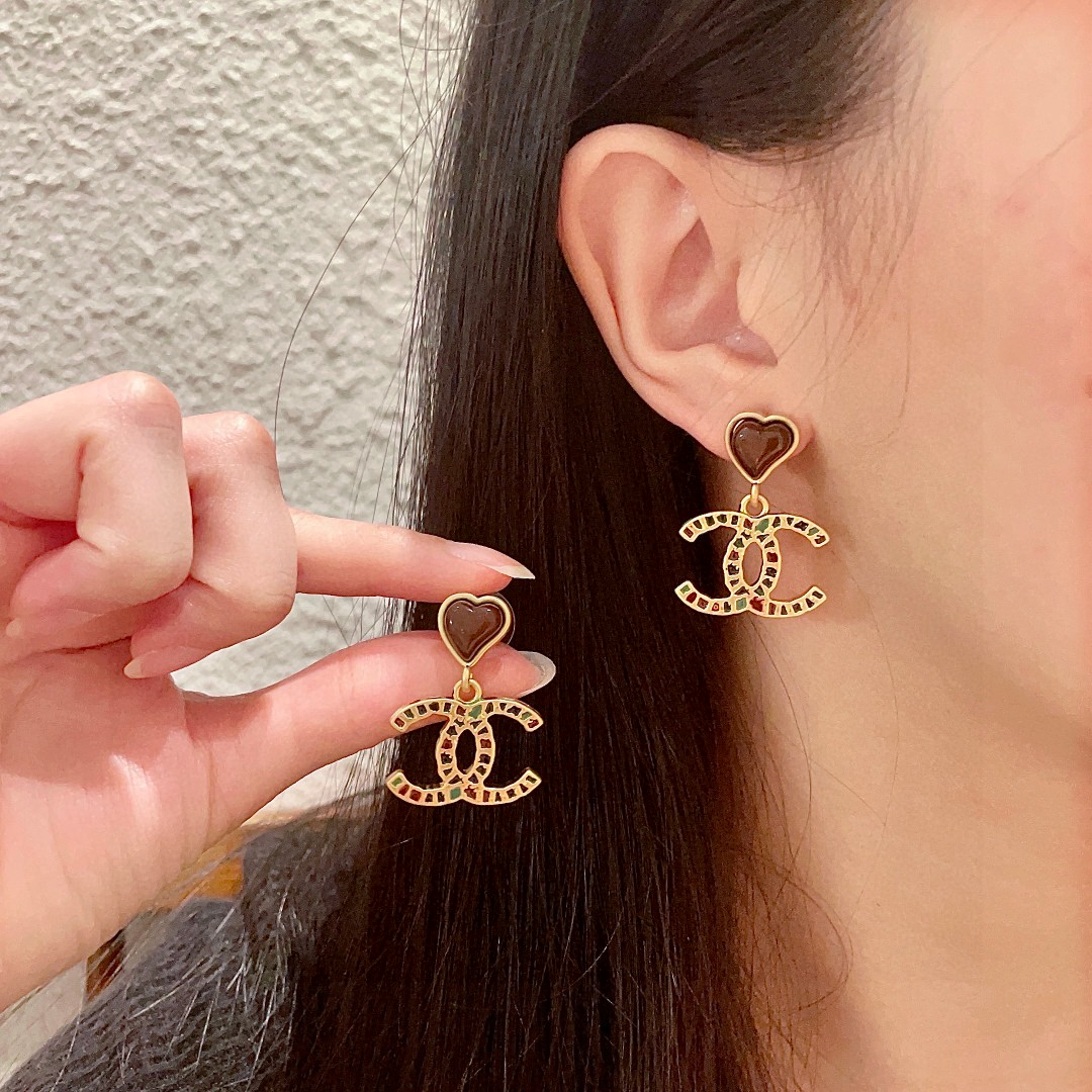  香奈儿✨爱心❤️双C耳环