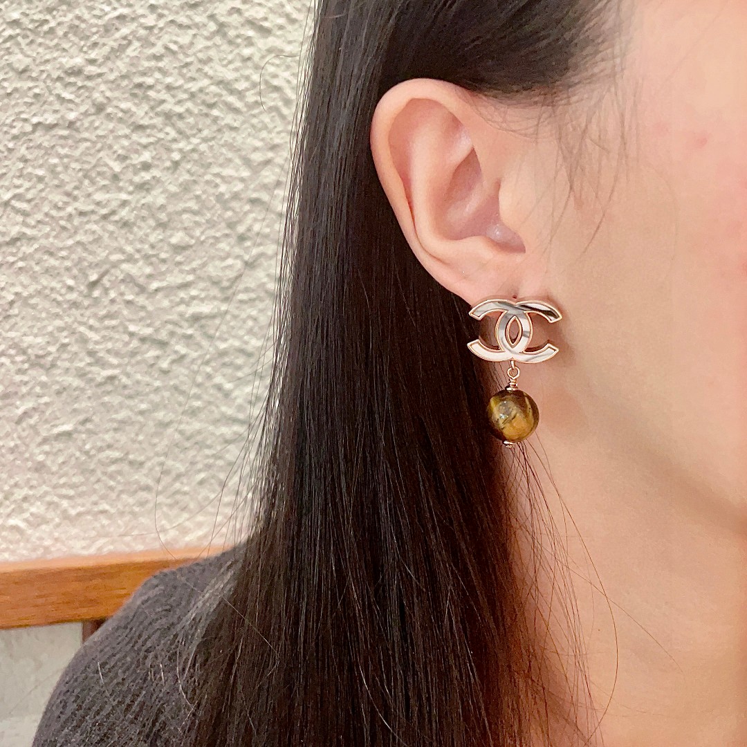   香奈儿✨珍珠涂鸦双C耳环