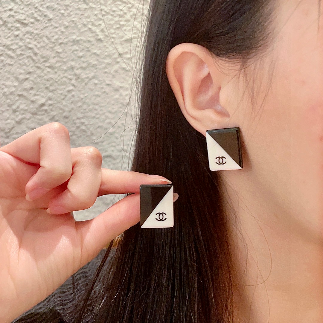 香奈儿✨经典双C拼色耳钉