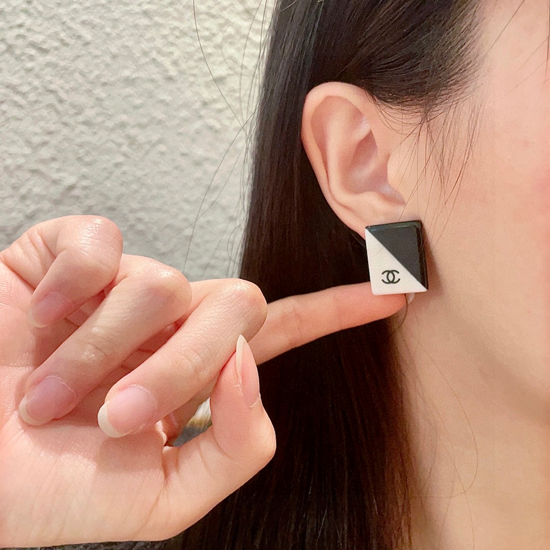  香奈儿✨经典双C拼色耳钉