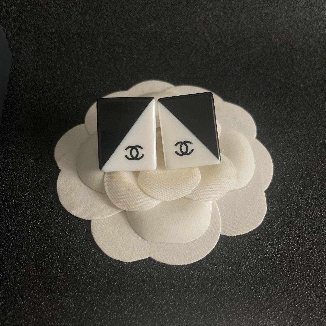  香奈儿✨经典双C拼色耳钉