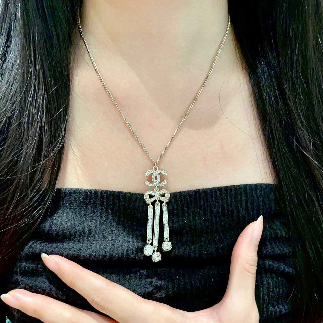  香奈儿✨双C镶钻项链