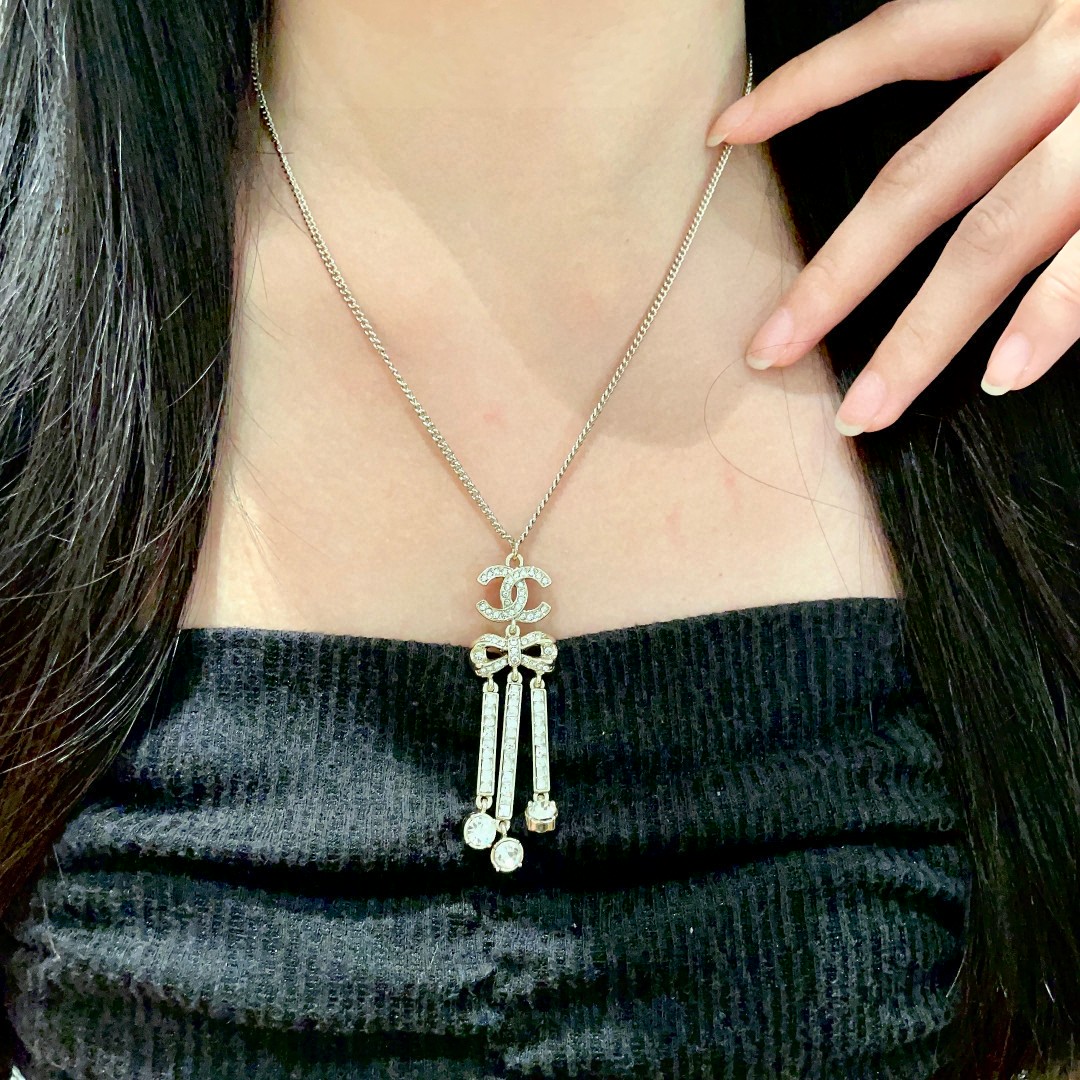  香奈儿✨双C镶钻项链
