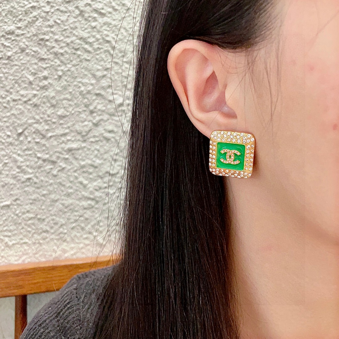  香奈儿✨方块双C镶钻耳钉