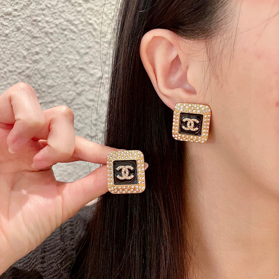  香奈儿✨方块双C镶钻耳钉