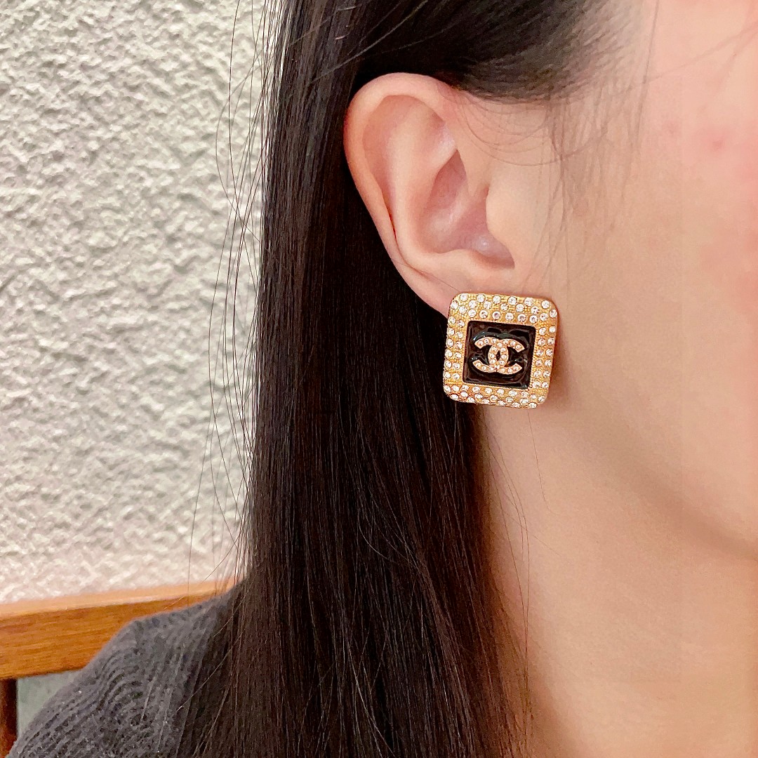  香奈儿✨方块双C镶钻耳钉