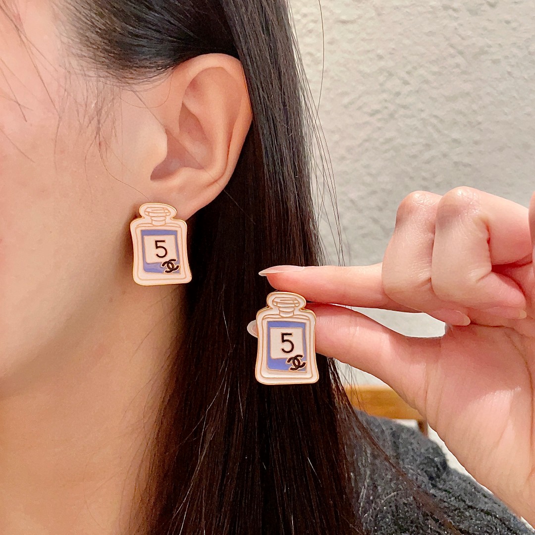  香奈儿✨经典5号香水瓶♒双C耳钉