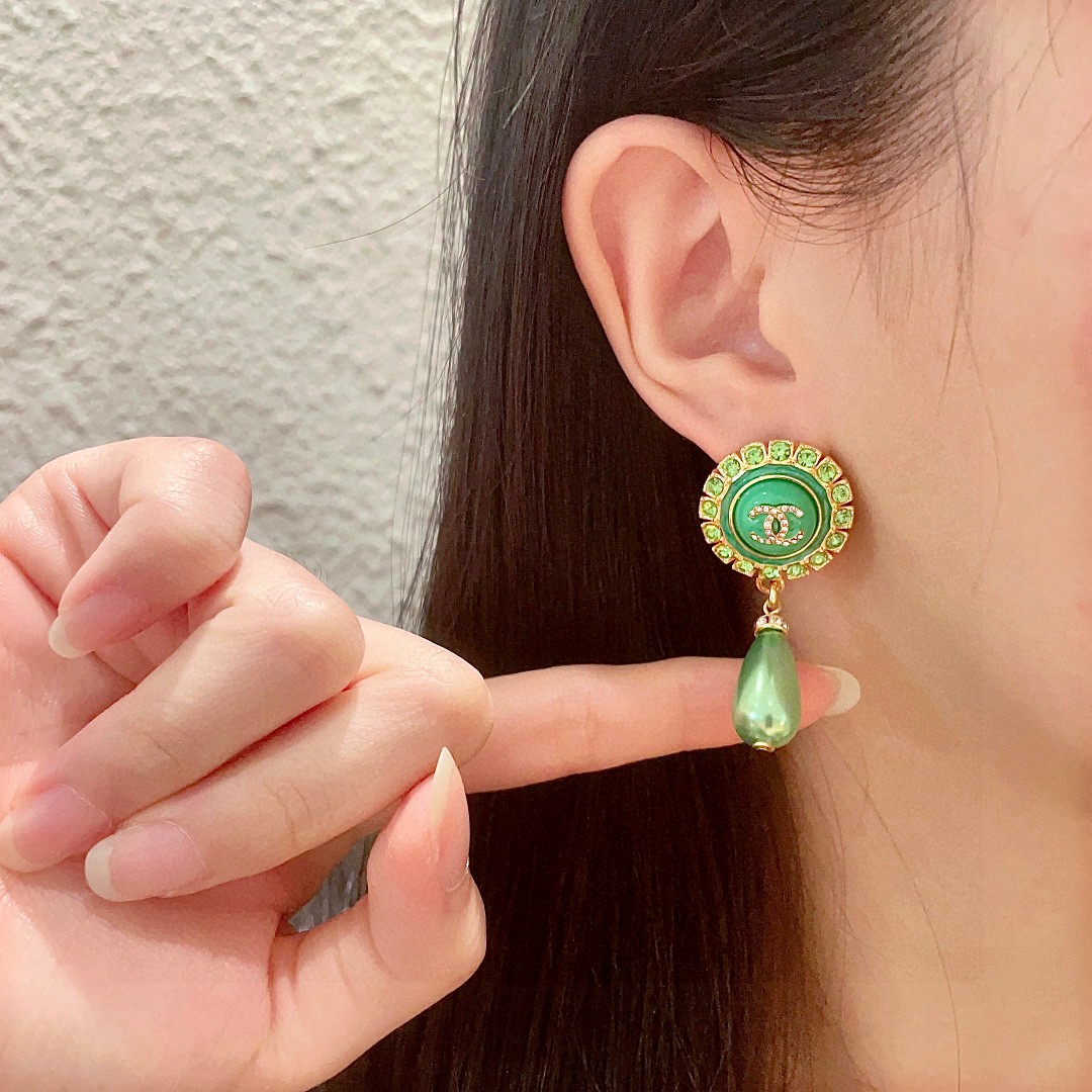   香奈儿✨珍珠双C镶钻耳环
