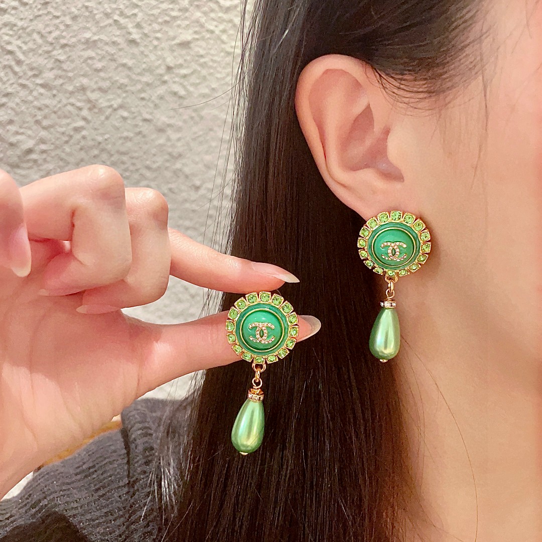  香奈儿✨珍珠双C镶钻耳环