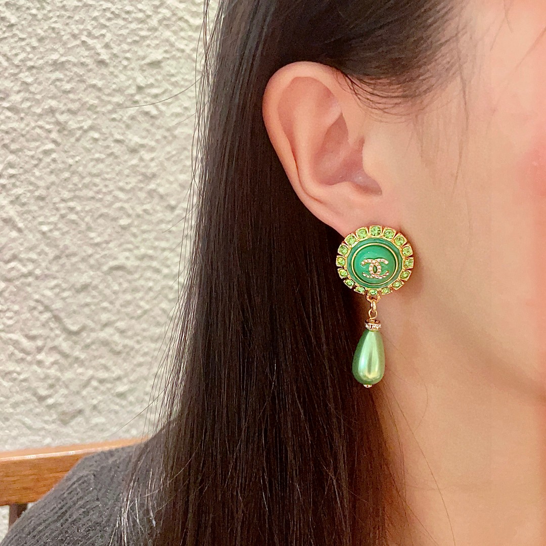   香奈儿✨珍珠双C镶钻耳环