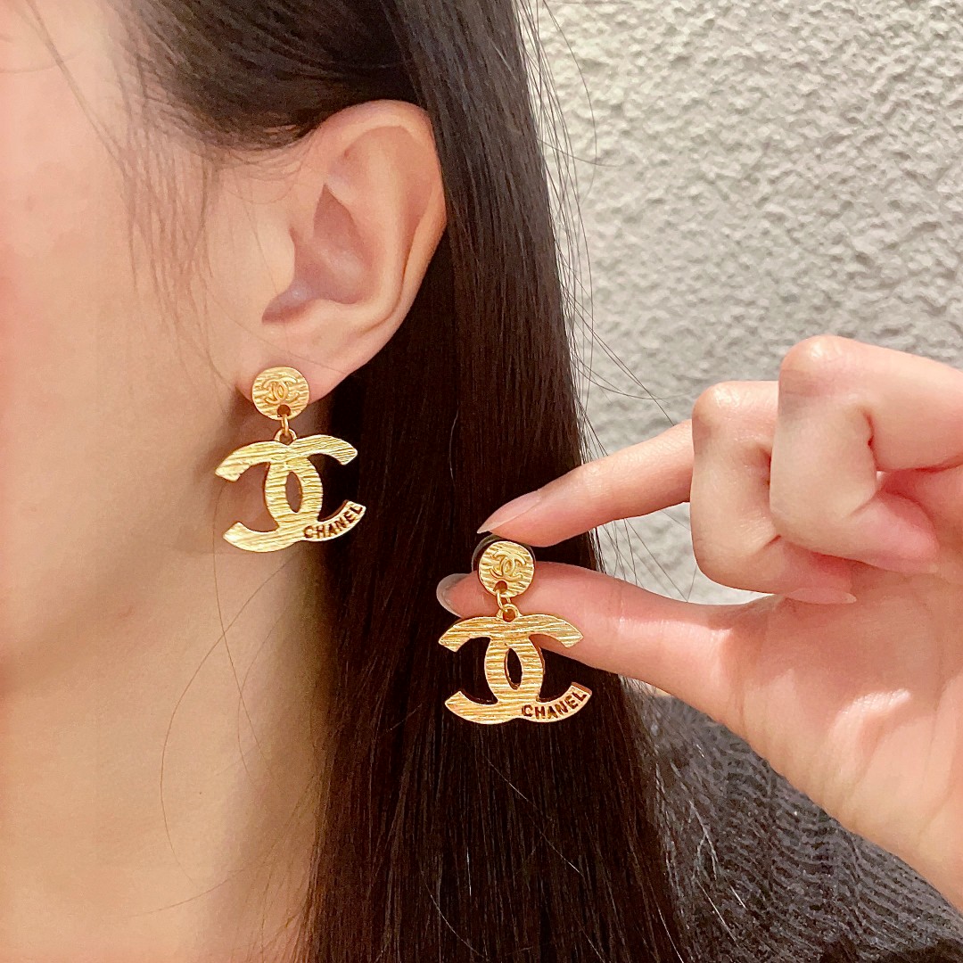  香奈儿✨双C耳环