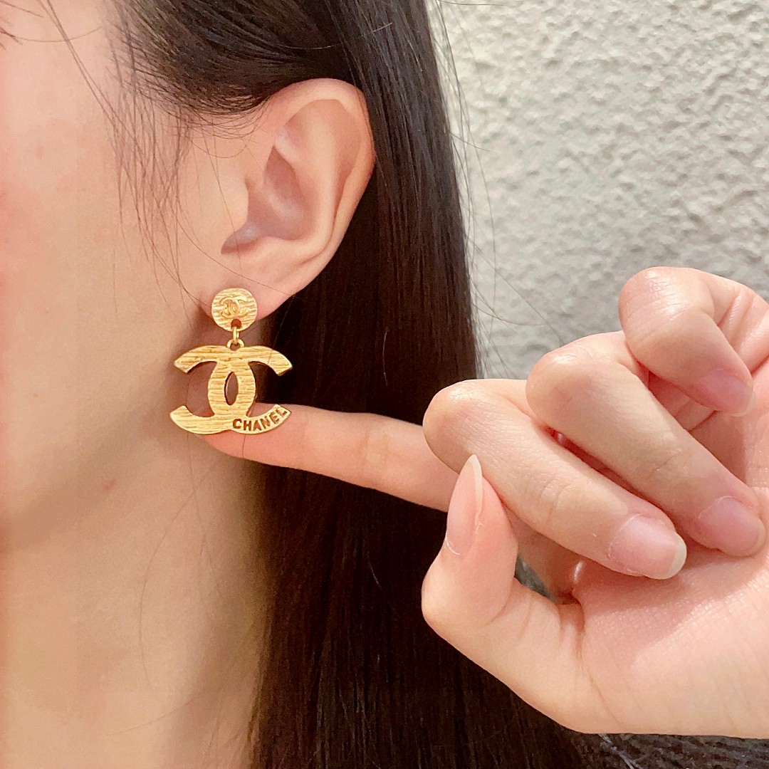  香奈儿✨双C耳环