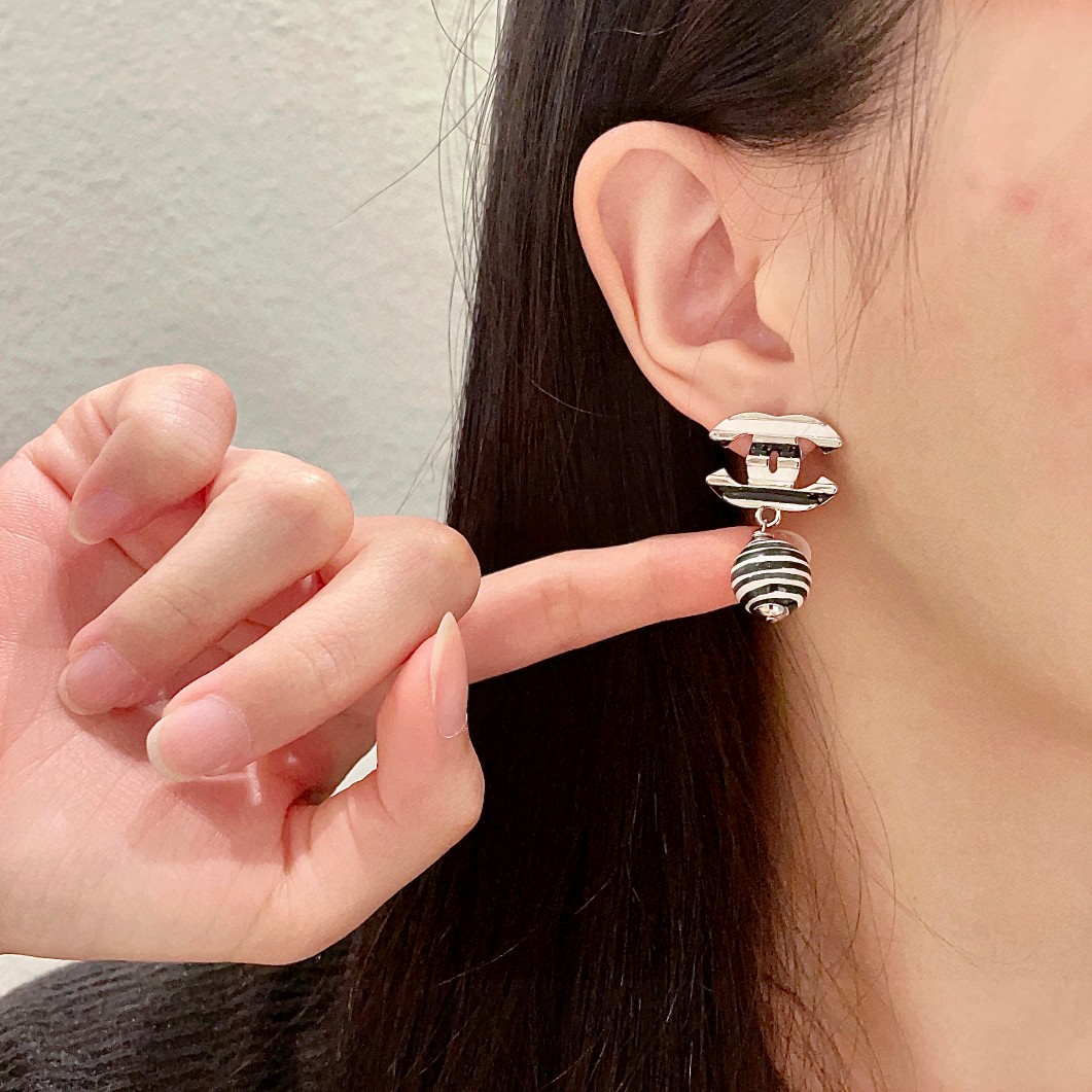  香奈儿✨双C拼色耳环