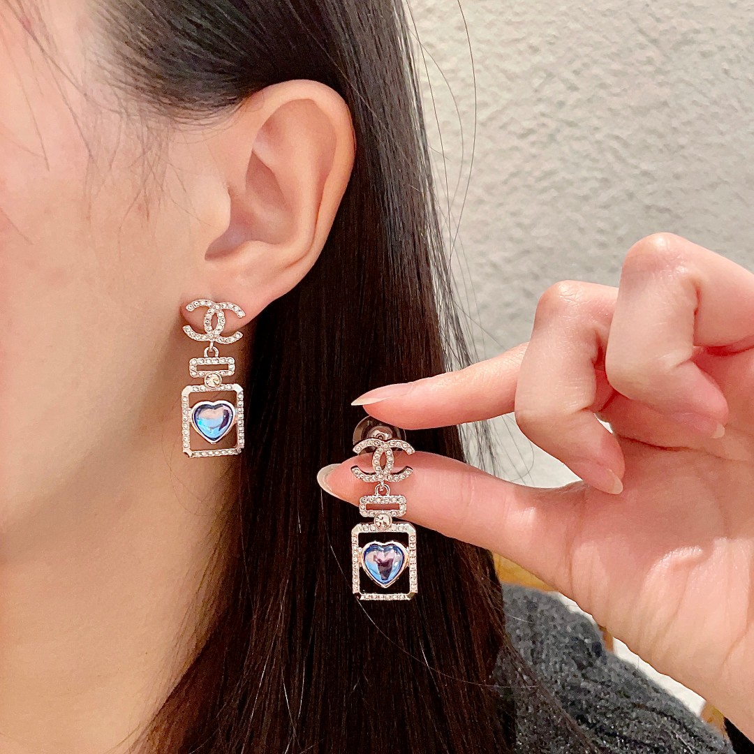  香奈儿✨经典爱心❤️双C耳环