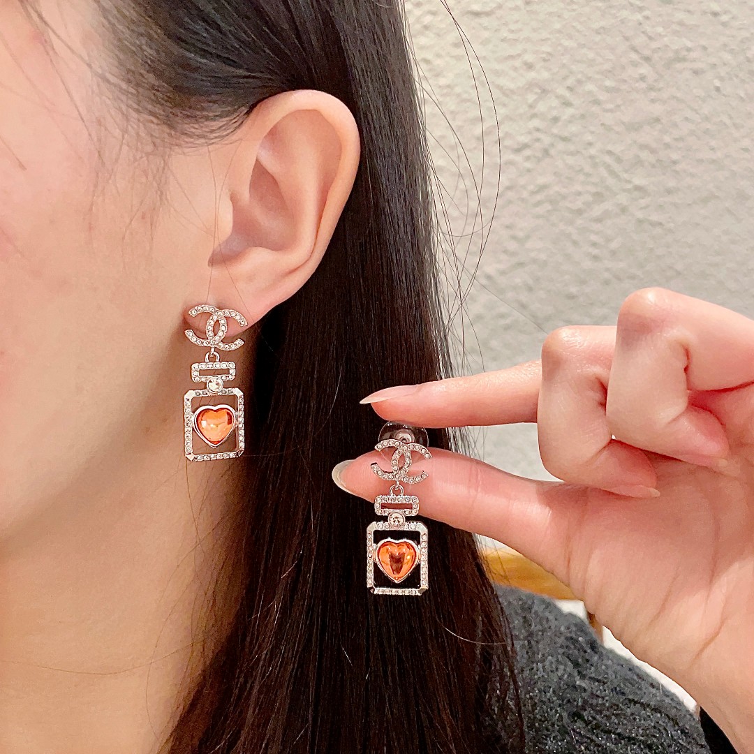  香奈儿✨经典爱心❤️双C耳环