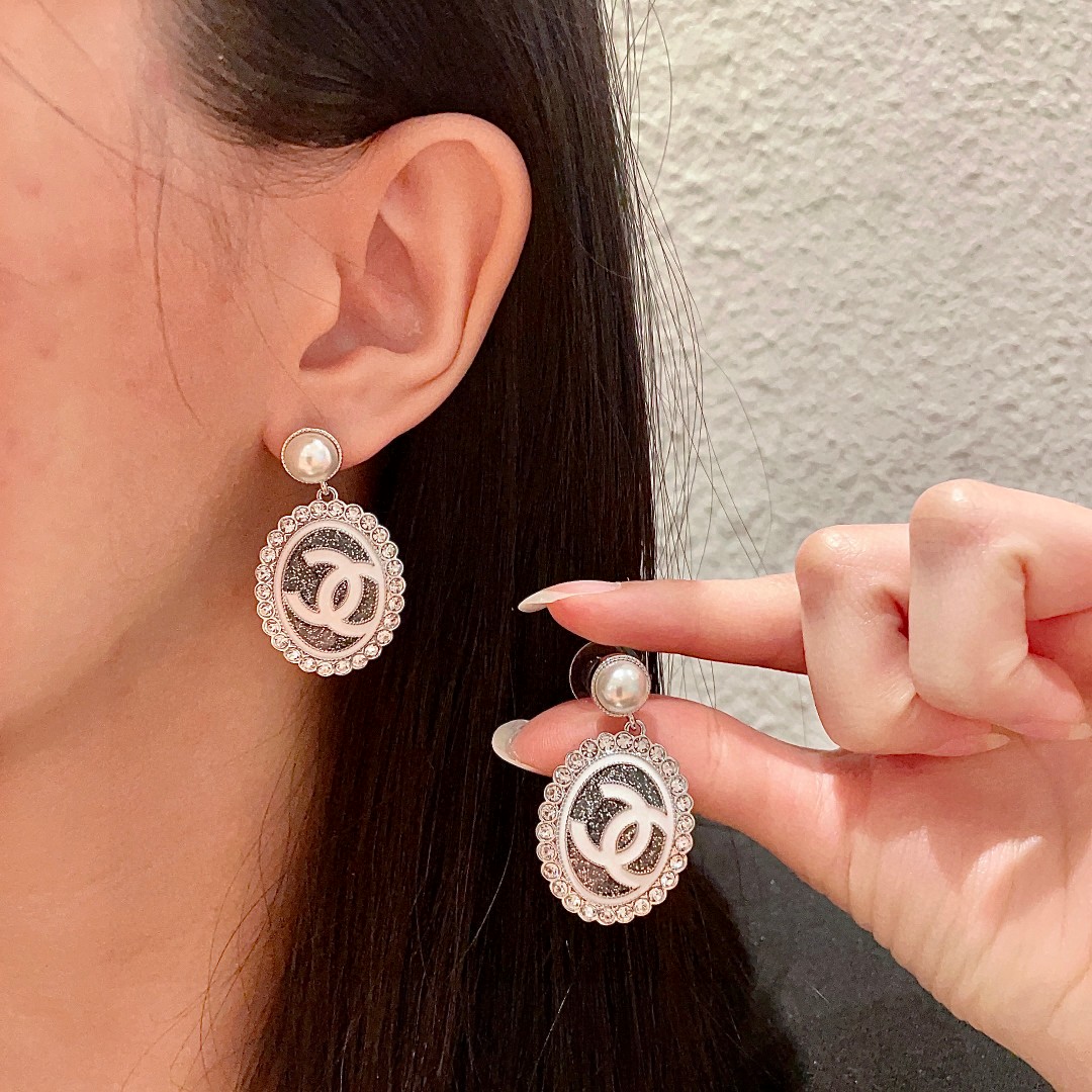  香奈儿✨珍珠双C耳环