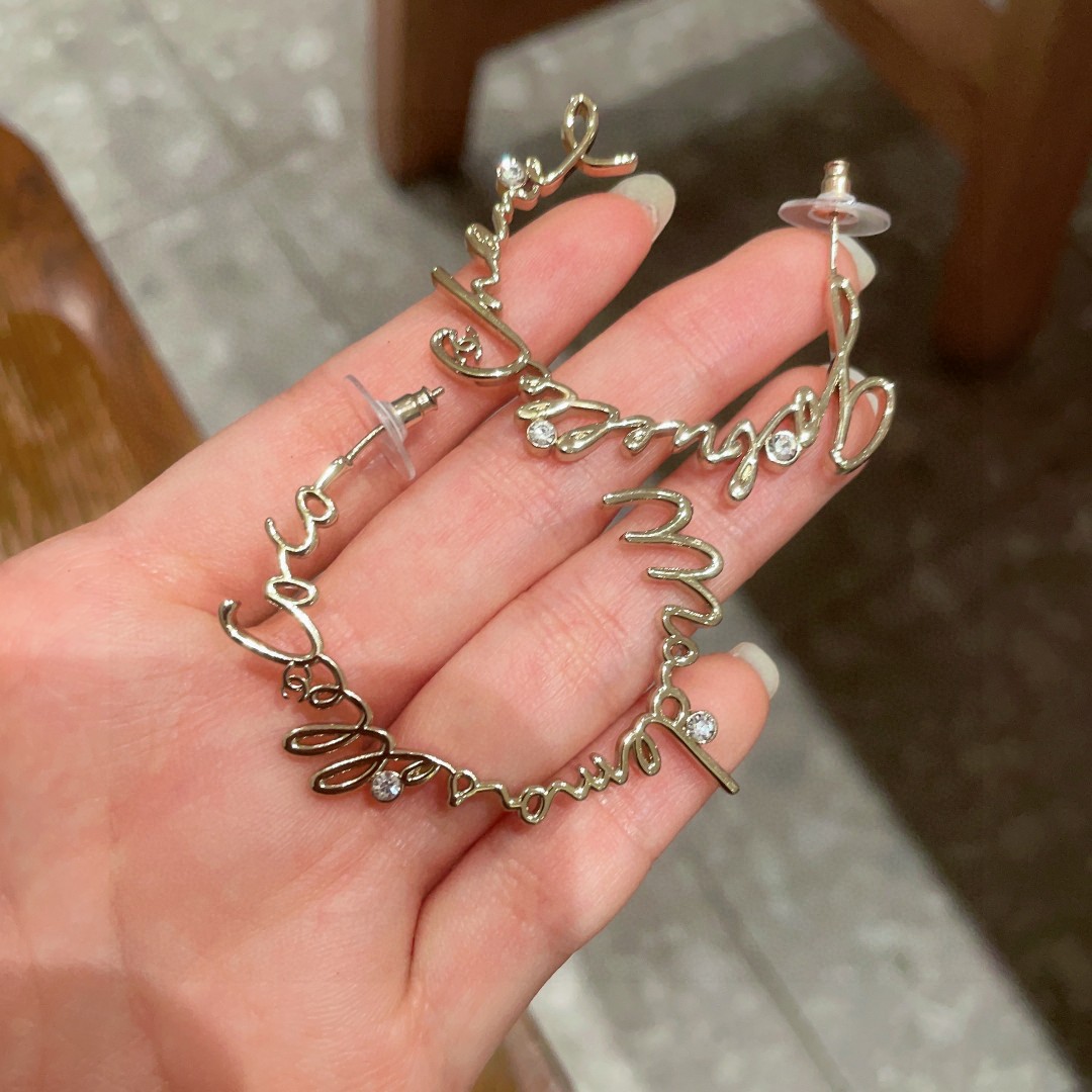  香奈儿✨圈形双C字母耳环