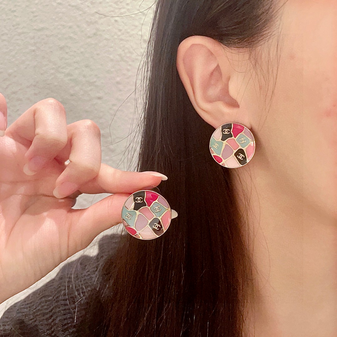  香奈儿✨彩色圆形双C耳钉