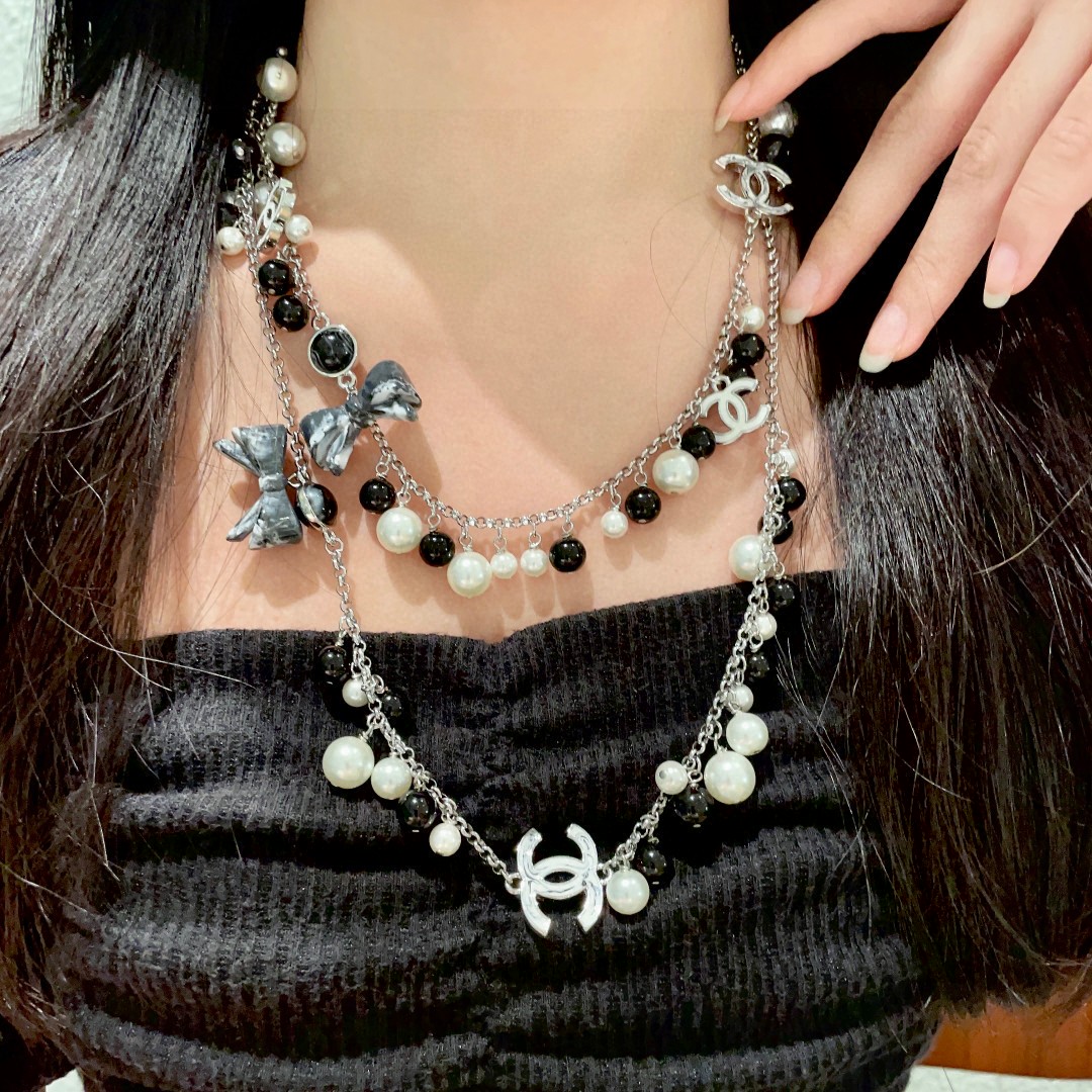  香奈儿蝴蝶结🎀黑白珠双C毛衣链
