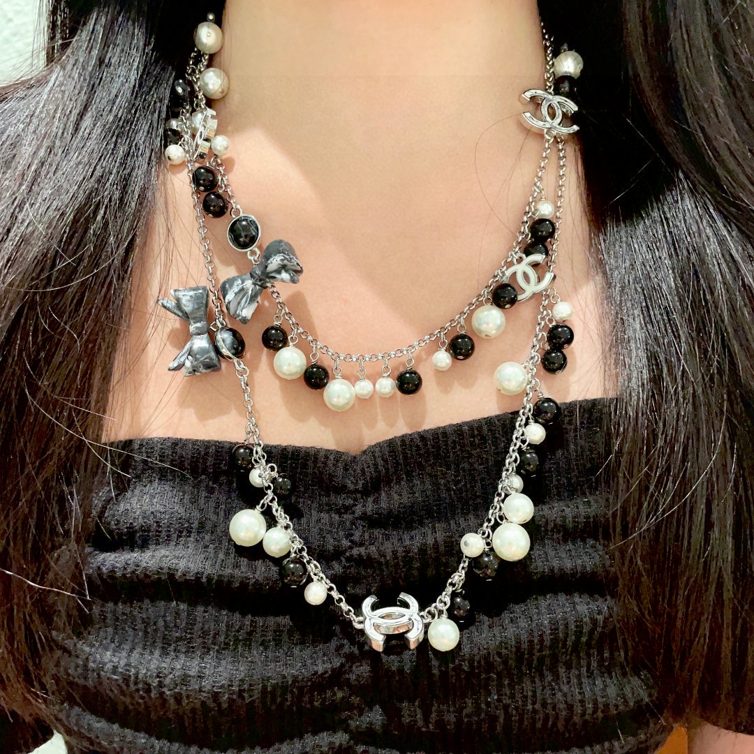  香奈儿蝴蝶结🎀黑白珠双C毛衣链