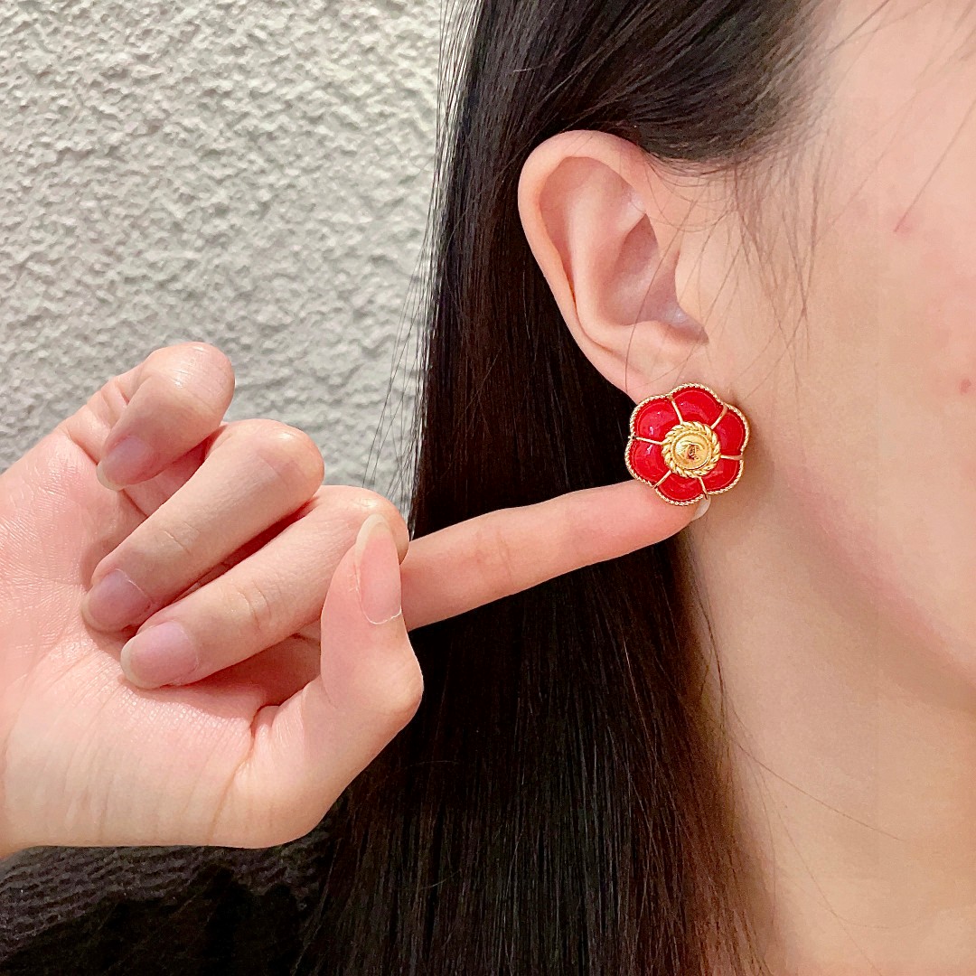  香奈儿✨圆形双C耳钉