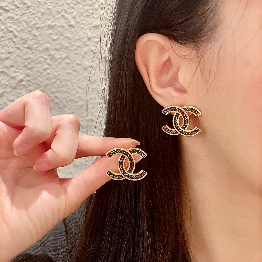  香奈儿✨双C耳钉