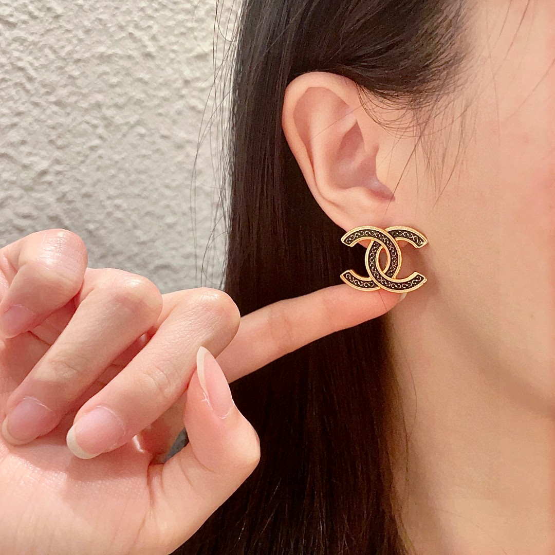  香奈儿✨双C耳钉