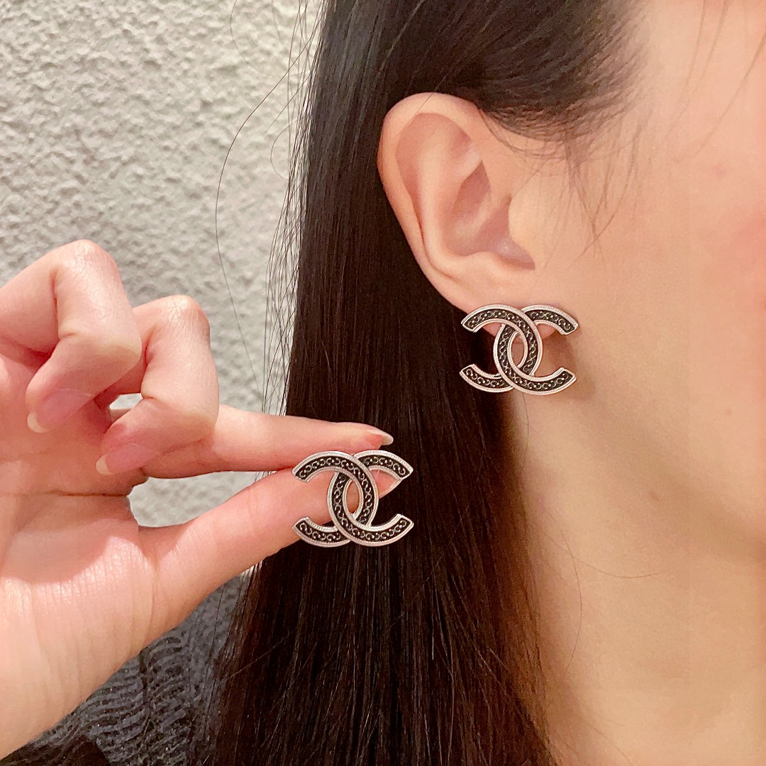  香奈儿✨双C耳钉