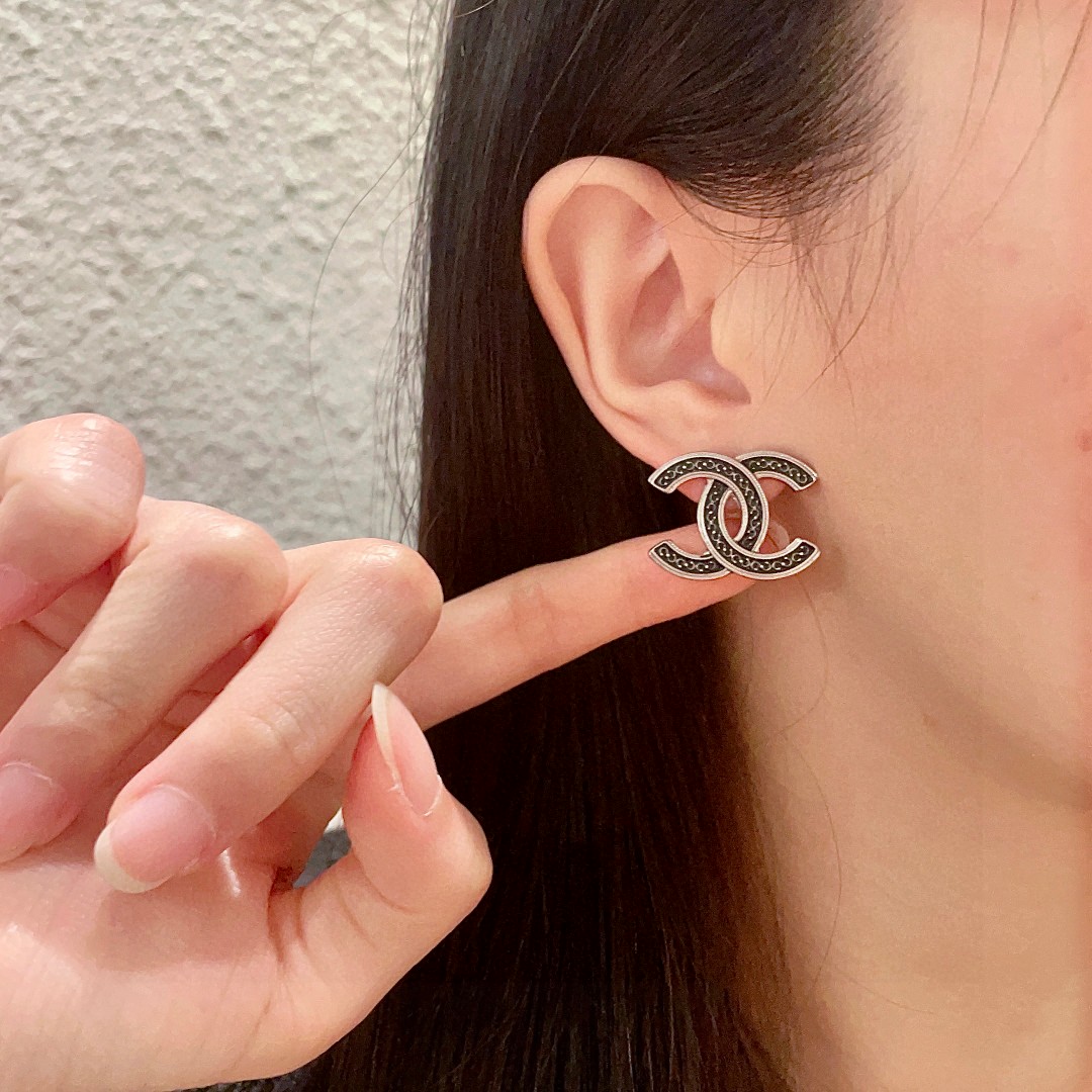 香奈儿✨双C耳钉