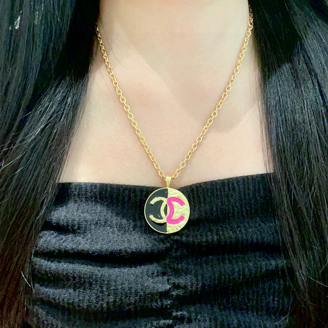  香奈儿✨双C拼色项链