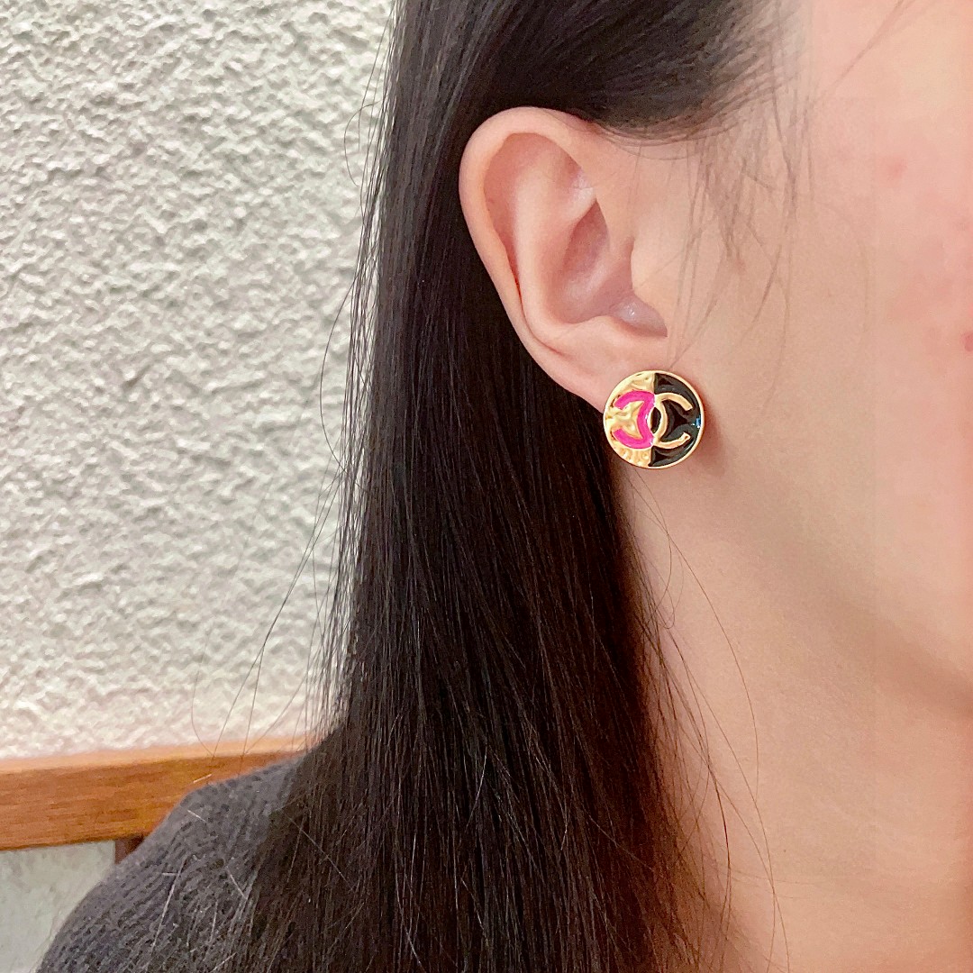 香奈儿✨双C拼色耳钉