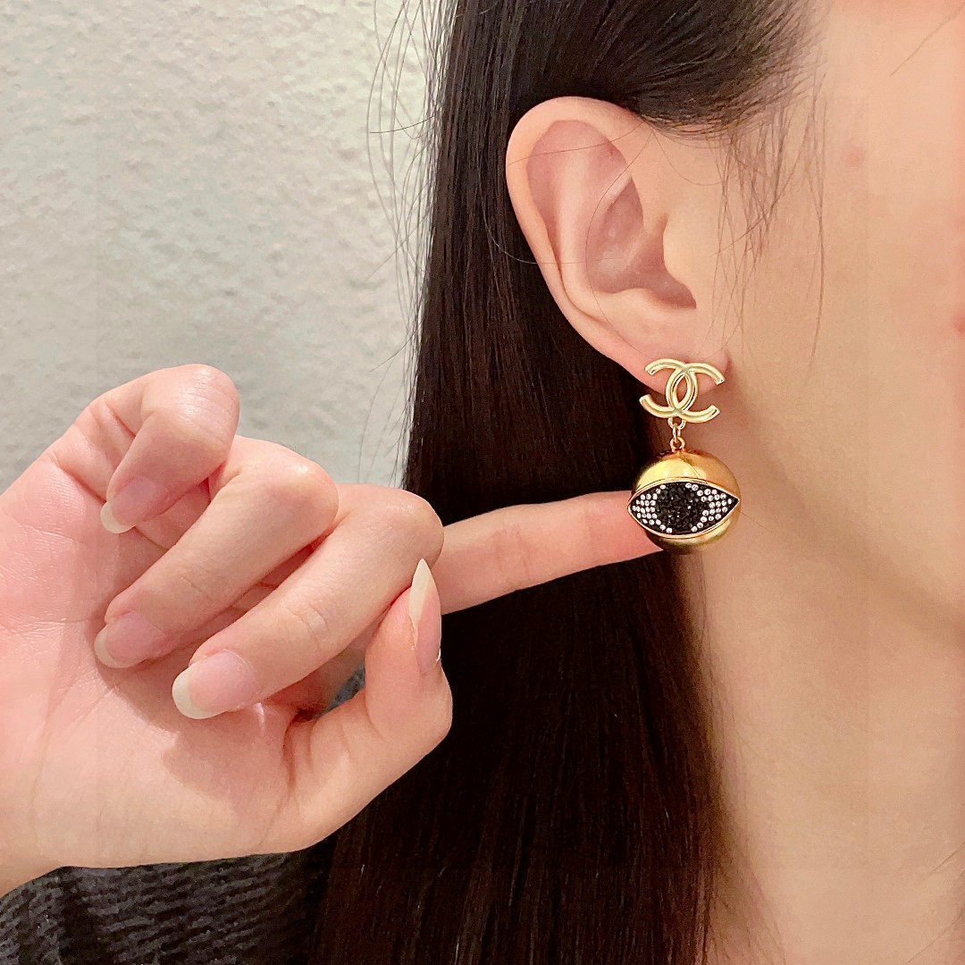  香奈儿✨双C耳环