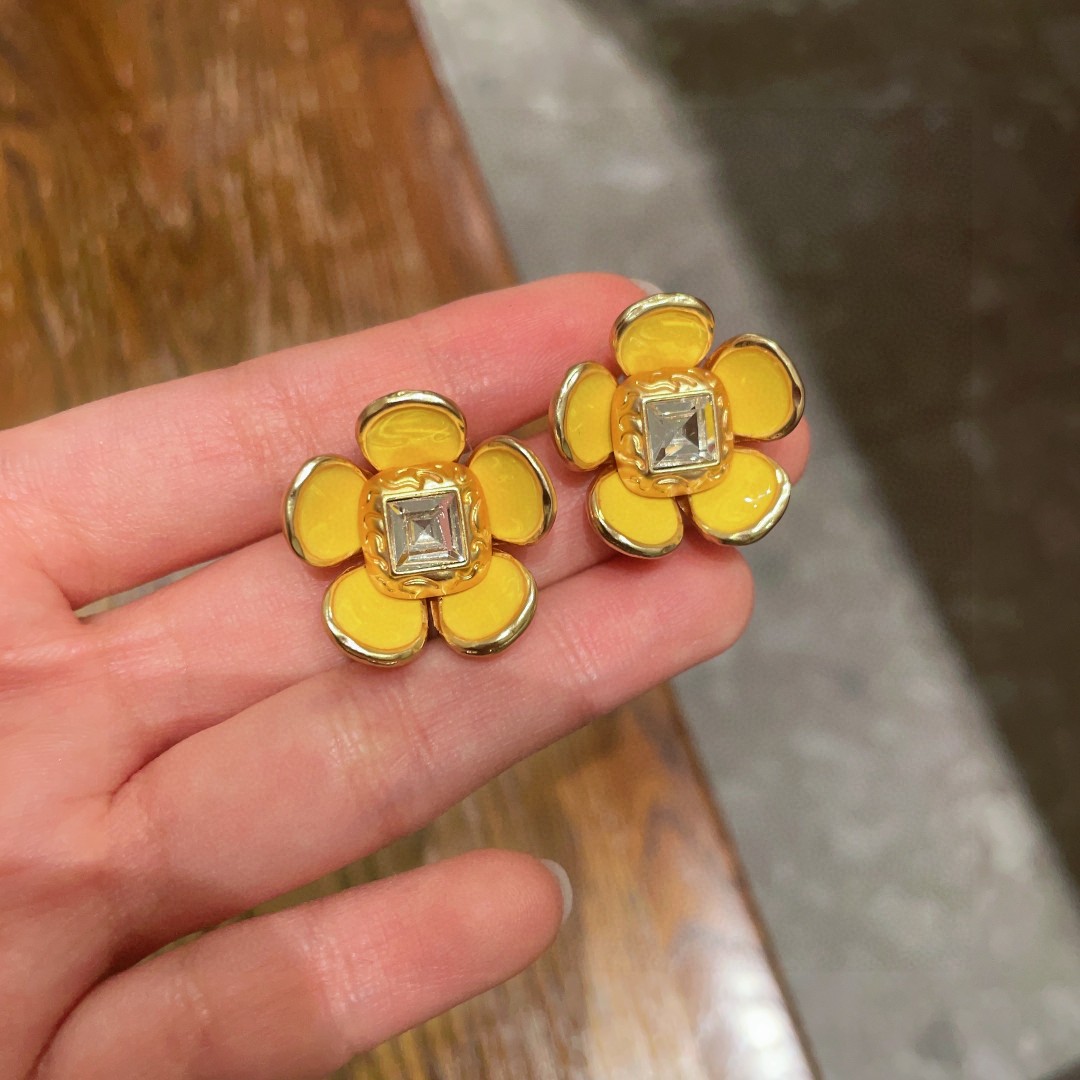  圣罗兰✨经典花朵🌸耳钉