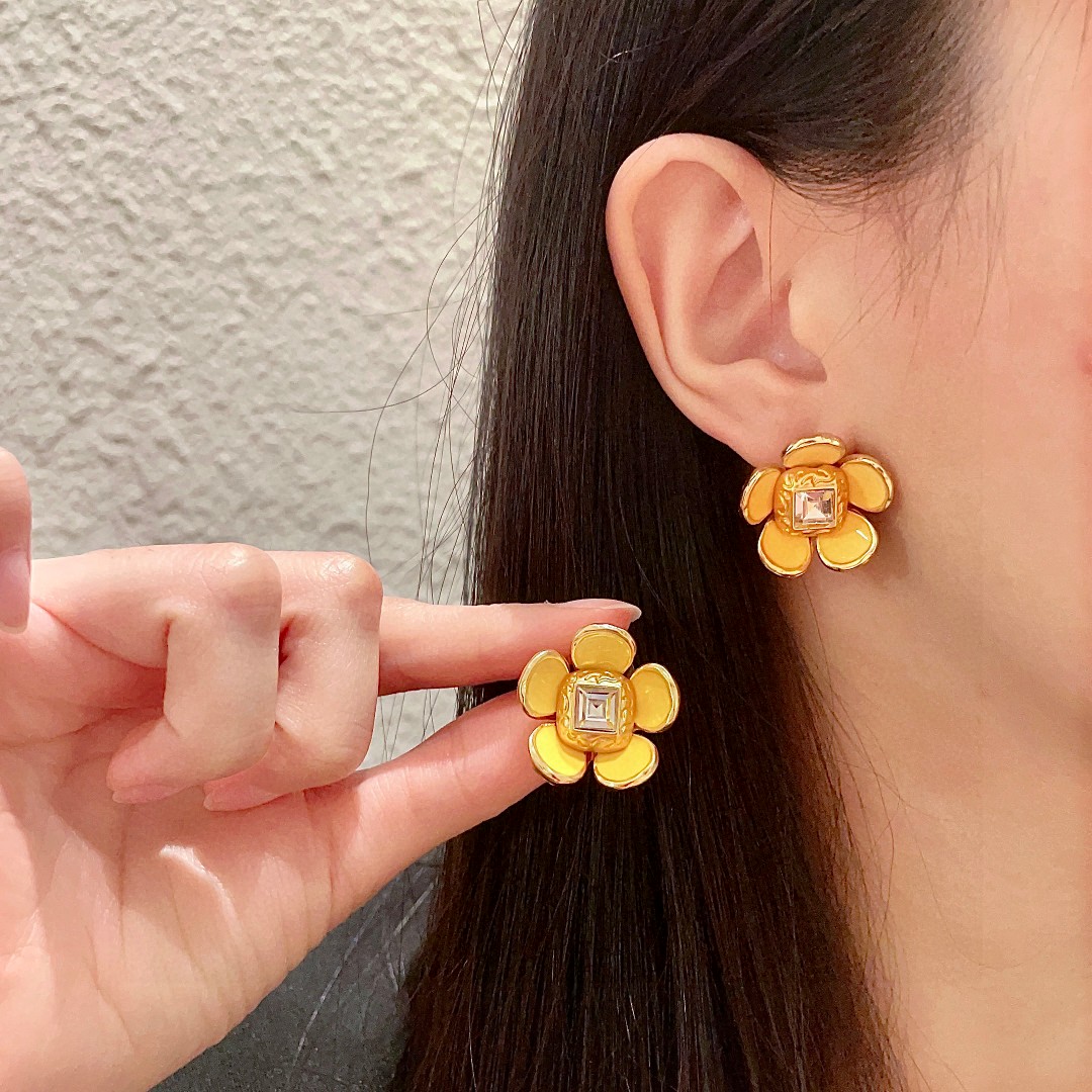  圣罗兰✨经典花朵🌸耳钉