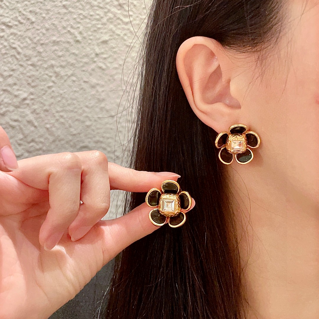 圣罗兰✨经典花朵🌸耳钉