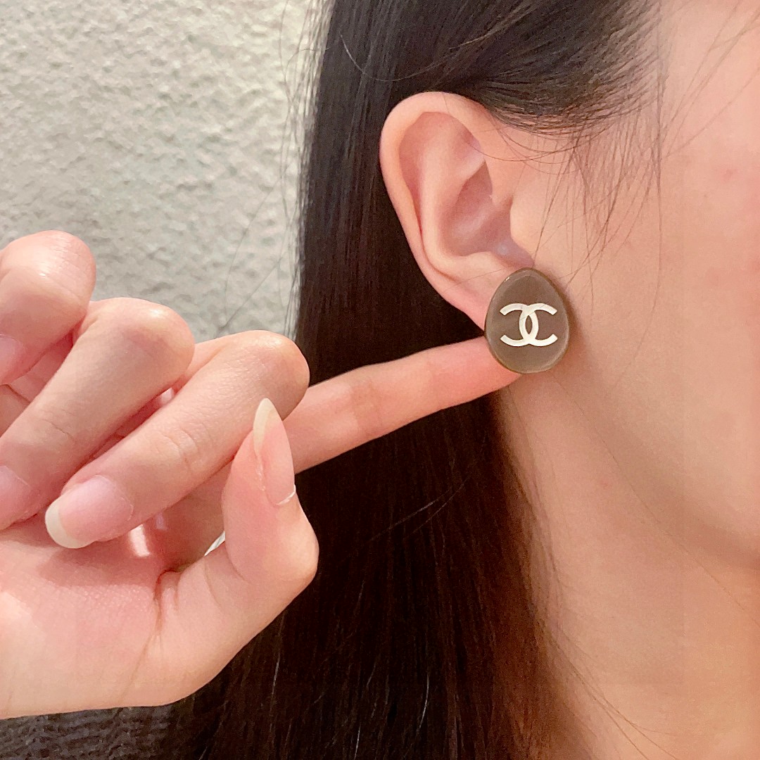  香奈儿✨双C耳钉